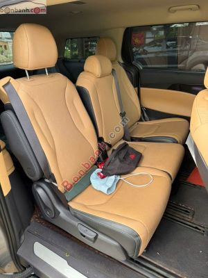 Xe Kia Carnival Premium 2.2D 8S 2024