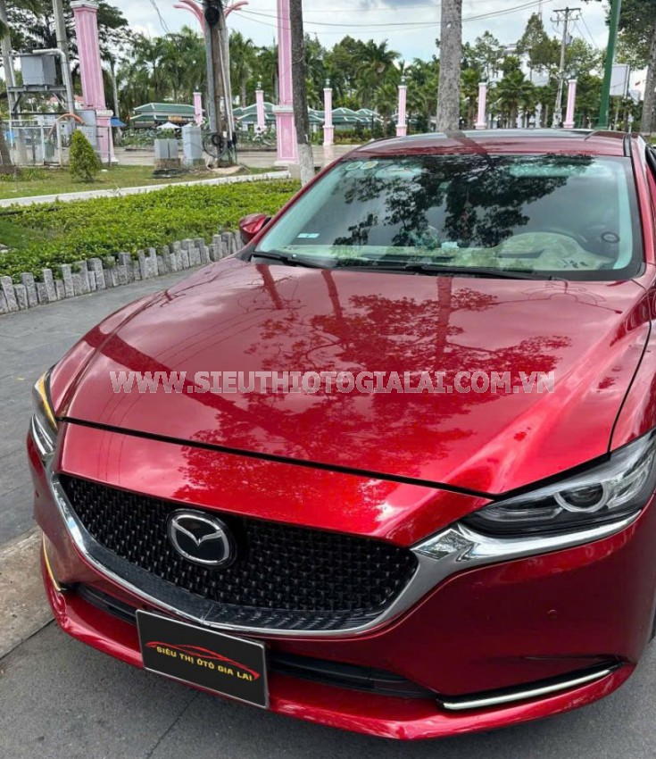 6 Premium 2.0 AT 2022