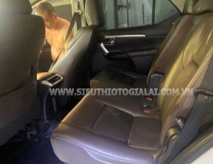 Xe Toyota Fortuner 2.4G 4x2 AT 2019