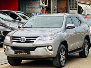 Xe Toyota Fortuner 2.4G 4x2 AT 2020