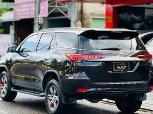 Xe Toyota Fortuner 2.4G 4x2 MT 2017