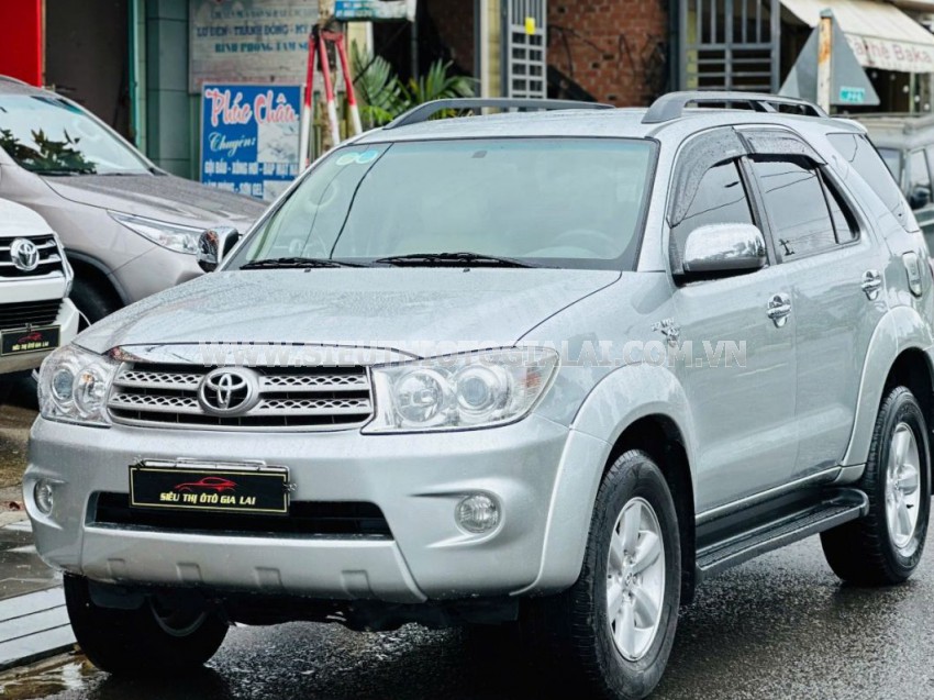 Toyota Fortuner 2.7V 4x4 AT 2011