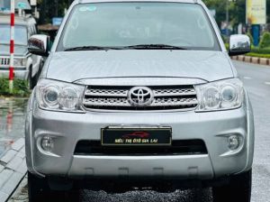 Xe Toyota Fortuner 2.7V 4x4 AT 2011
