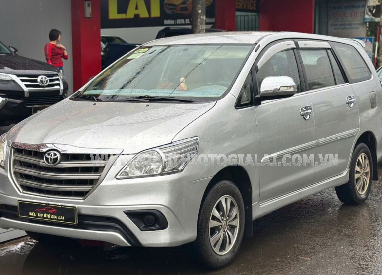 Toyota Innova 2.0E 2015