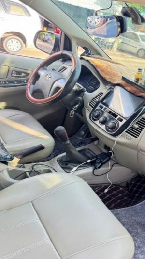 Xe Toyota Innova 2.0E 2015