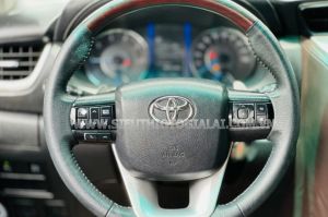 Xe Toyota Fortuner 2.4G 4x2 AT 2019