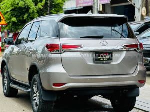 Xe Toyota Fortuner 2.4G 4x2 AT 2019