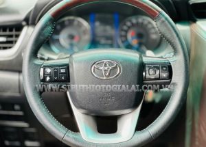 Xe Toyota Fortuner 2.4G 4x2 AT 2019