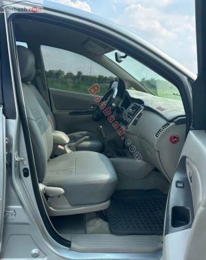 Xe Toyota Innova 2.0E 2016