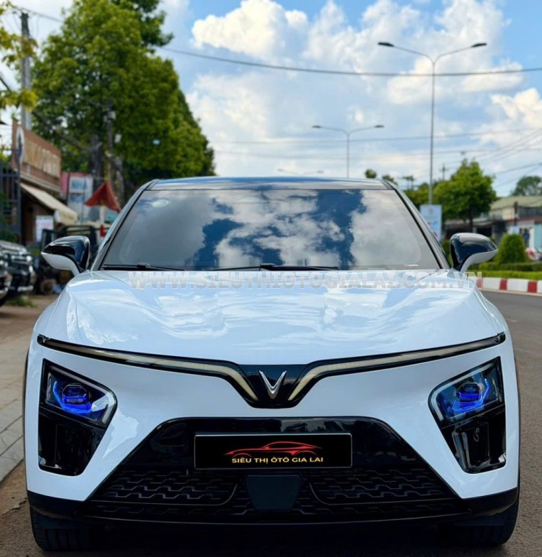 VinFast VF7 Plus 2026