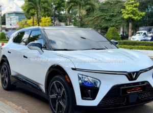 Xe VinFast VF7 Plus 2026