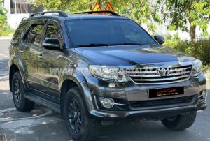 Xe Toyota Fortuner 2.7V 4x2 AT 2015