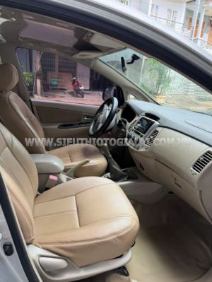 Xe Toyota Innova 2.0E 2015